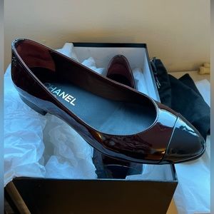 Chanel flats - Maroon and black